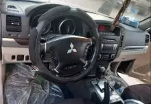 ميتسوبيشي باجيرو للبيع 2011