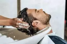 رجل قص شعر هندي يريد العمل في الكويت.