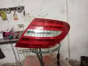 فني صيانة فوانيس السيارات  صب باغات. تلميع فوانيس بحالة الزيرو  ترميم الكسور  تركيب باغات مثل الفبريكا