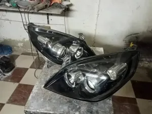 فني صيانة فوانيس السيارات  صب باغات. تلميع فوانيس بحالة الزيرو  ترميم الكسور  تركيب باغات مثل الفبريكا