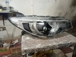 فني صيانة فوانيس السيارات  صب باغات. تلميع فوانيس بحالة الزيرو  ترميم الكسور  تركيب باغات مثل الفبريكا